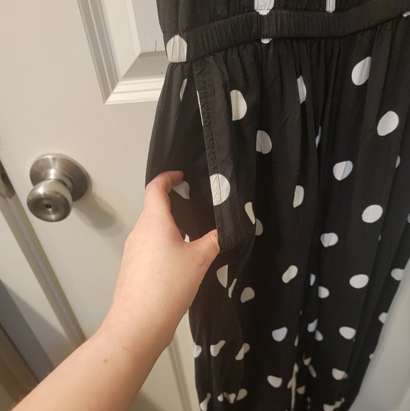 Old Navy Cropped Leg VNeck Jumpsuit - Womens Small - Picture 3 of 3